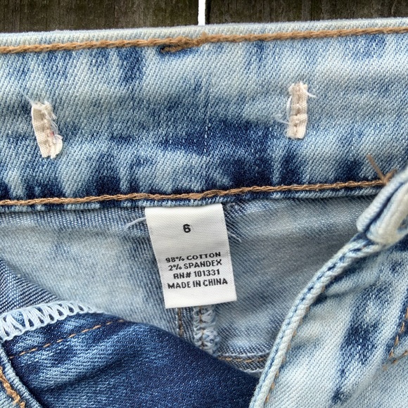 Light Ripped Jeans Shorts - Picture 5 of 6